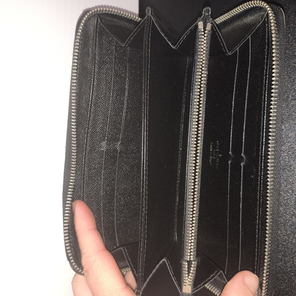 Louis Vuitton Wallet - Picture 6 of 10